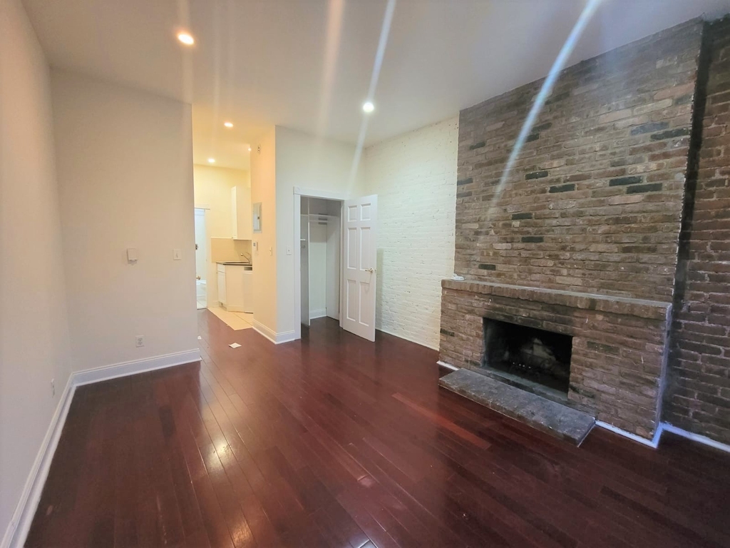 338 East 22nd street - Photo 1