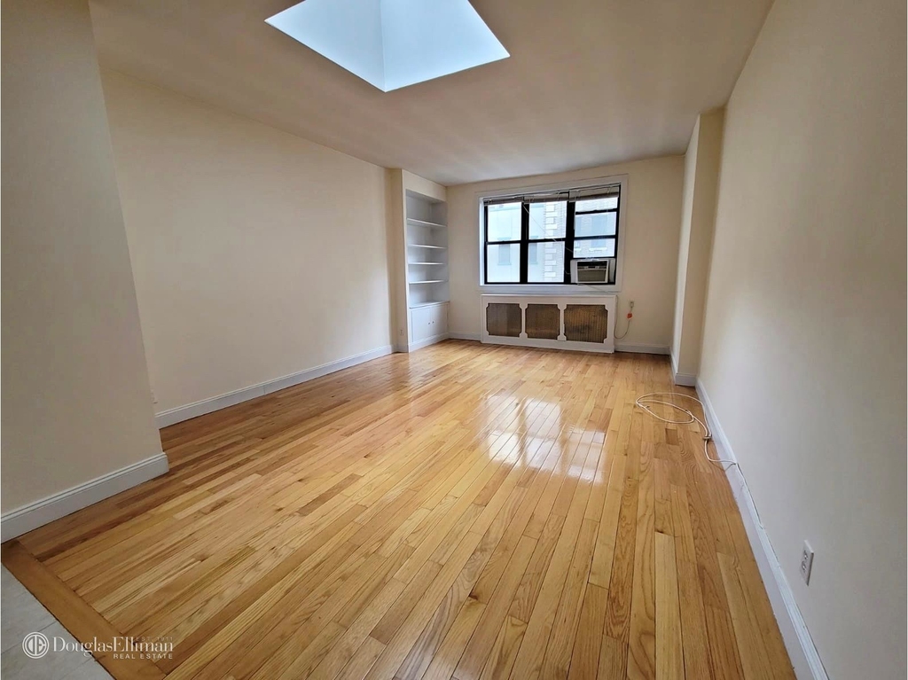 146 East 35th St - Photo 0