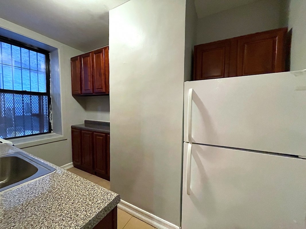 225 W 146th St - Photo 4