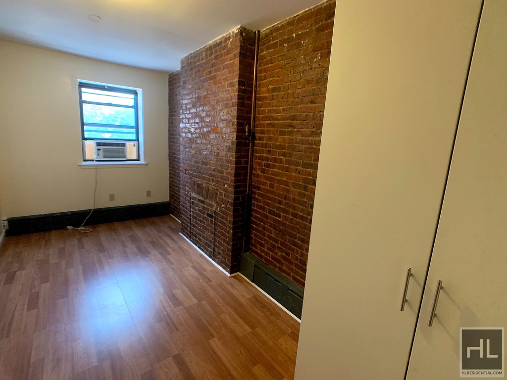 216 Hoyt Street - Photo 3