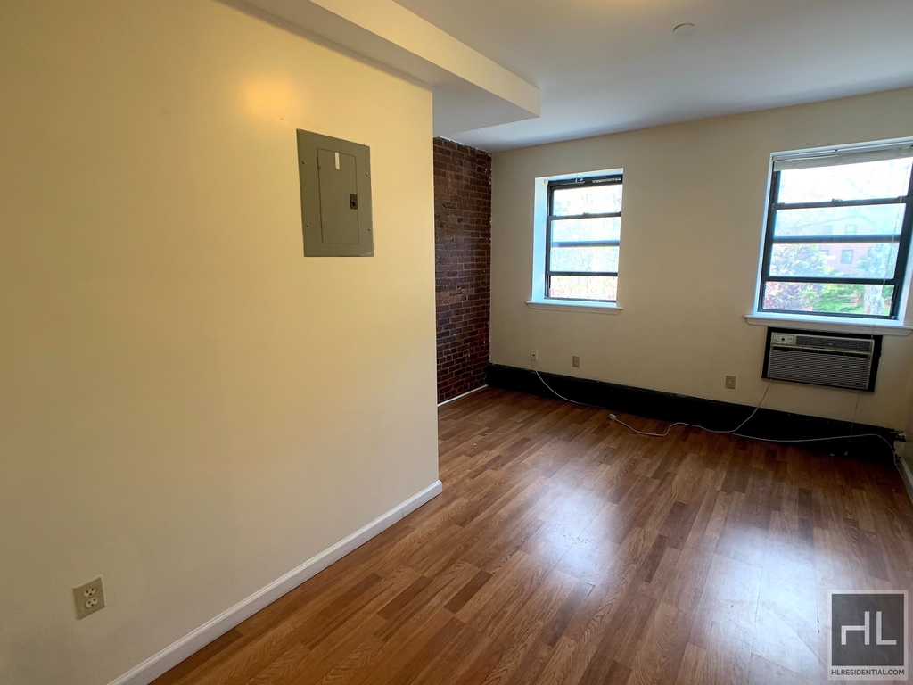 216 Hoyt Street - Photo 1