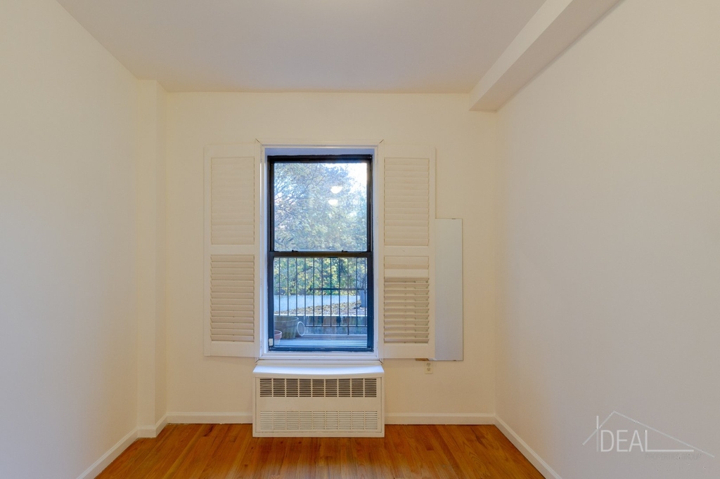 273 Albany Avenue - Photo 7