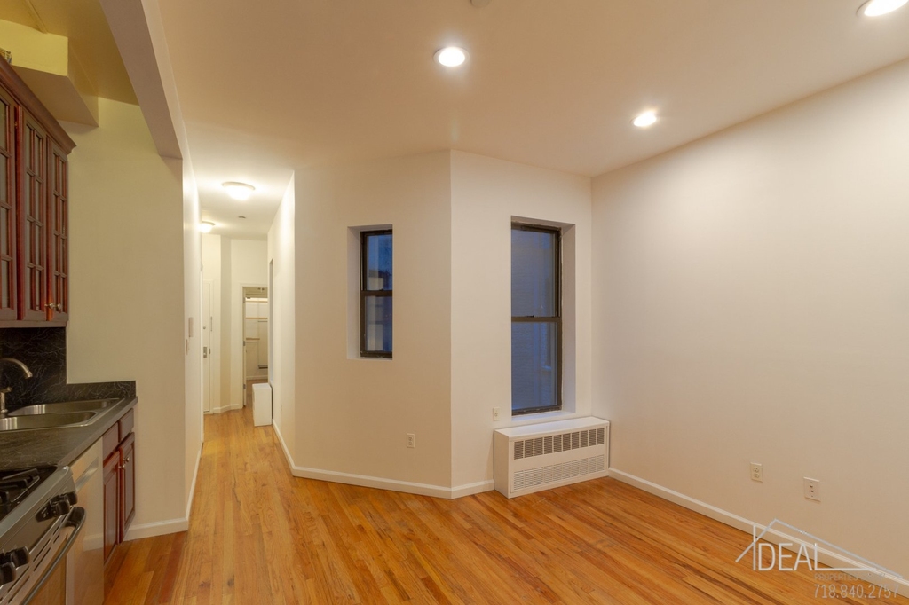 273 Albany Avenue - Photo 3