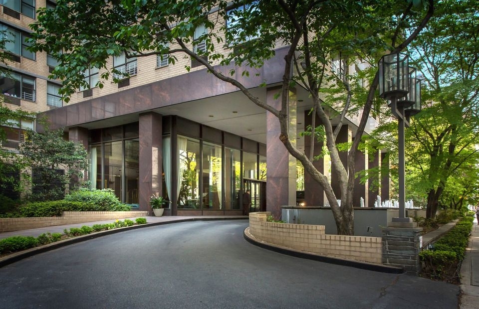 300 East 75th St - Photo 4