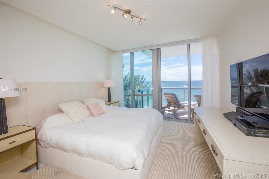 17121 Collins Ave - Photo 4