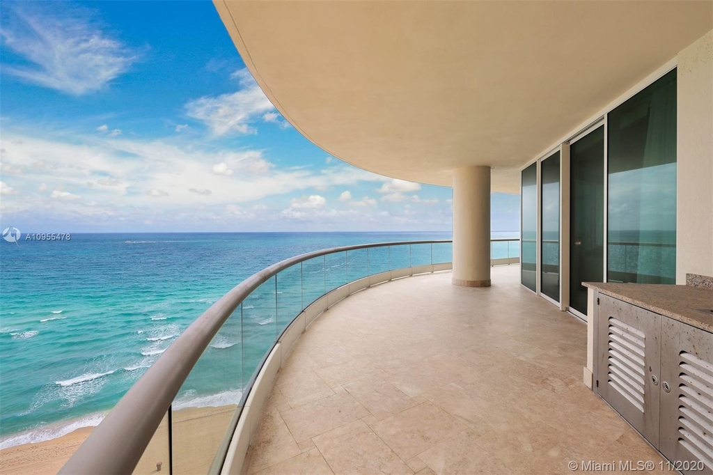 16051 Collins Ave - Photo 14