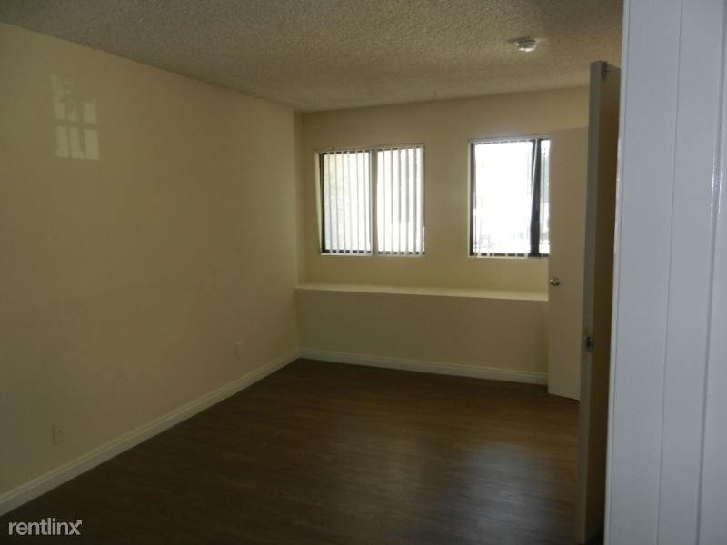 4453 Woodman Ave 1 - Photo 13