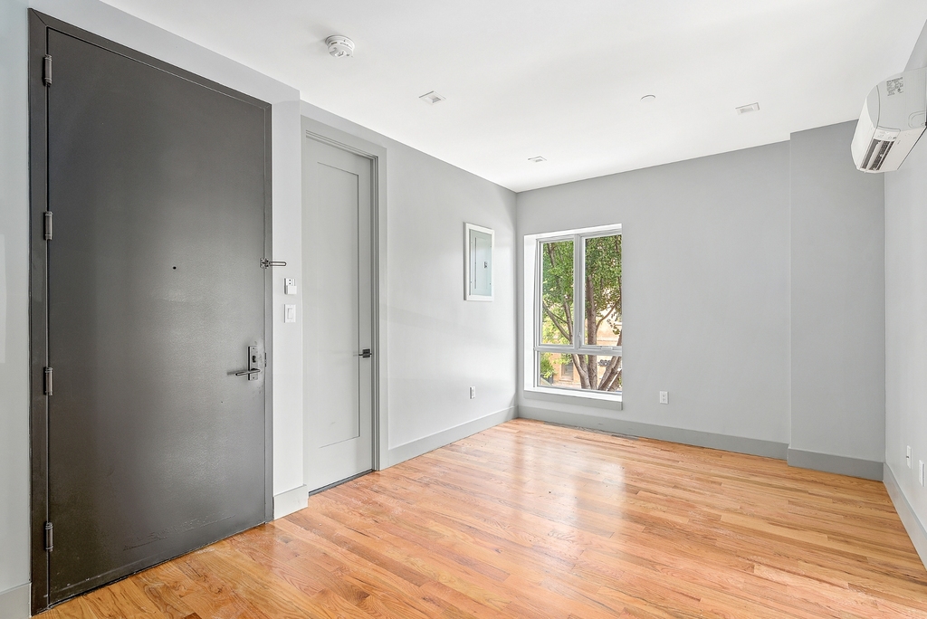 238 Tompkins Avenue - Photo 4