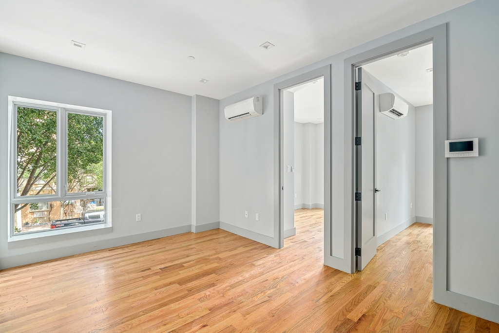 238 Tompkins Avenue - Photo 5