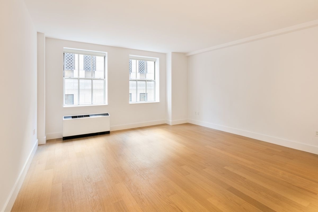 Spacious & bright on Wall Street in the heart of historic FiDi - Photo 0