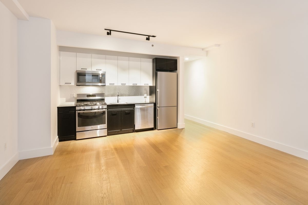 Spacious & bright on Wall Street in the heart of historic FiDi - Photo 1