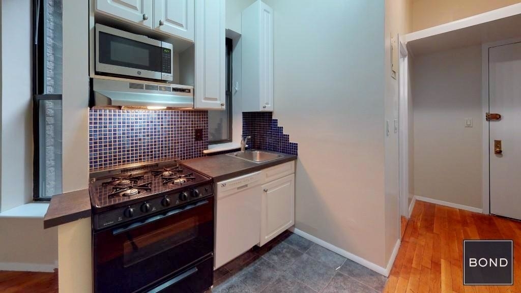 331 East 33rd Street - Photo 2