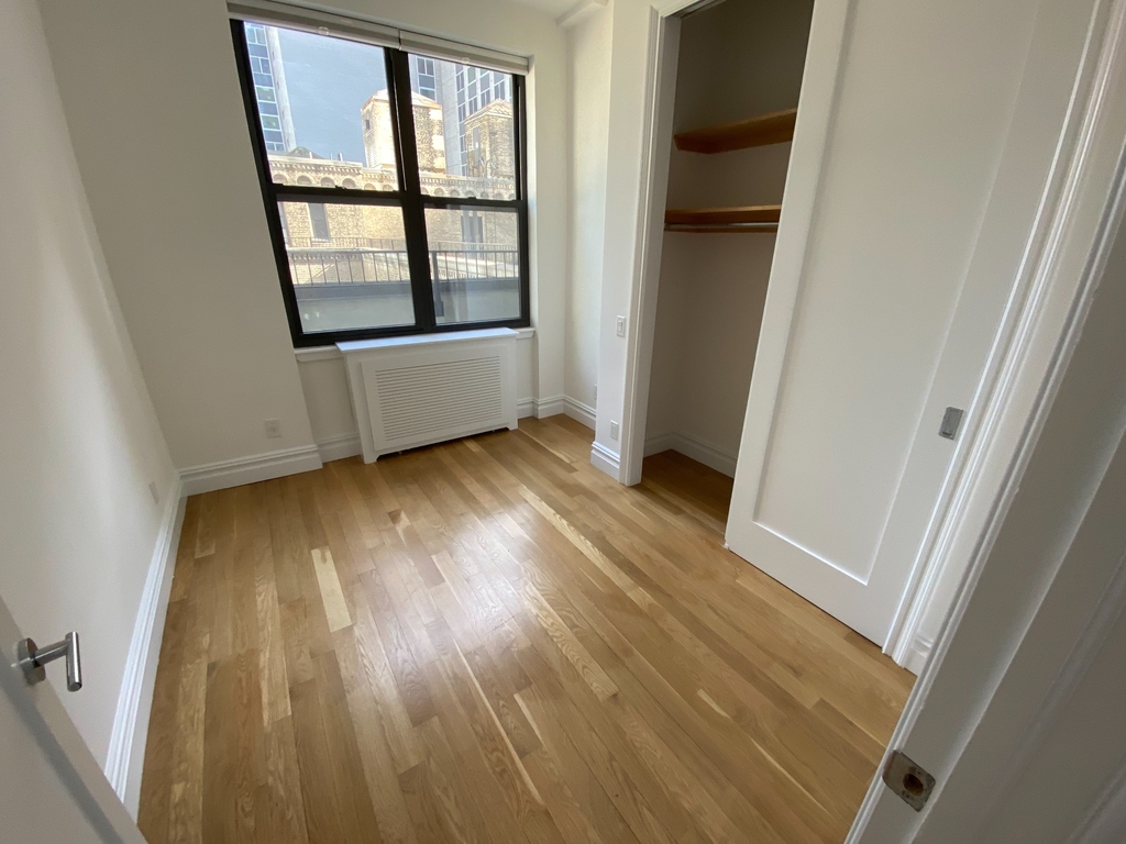 140 East 46th Street - Photo 2