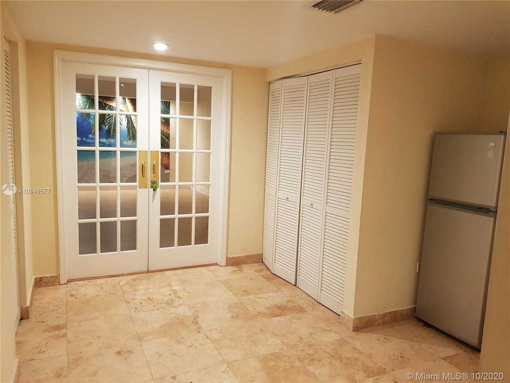 999 Brickell Bay Dr - Photo 2