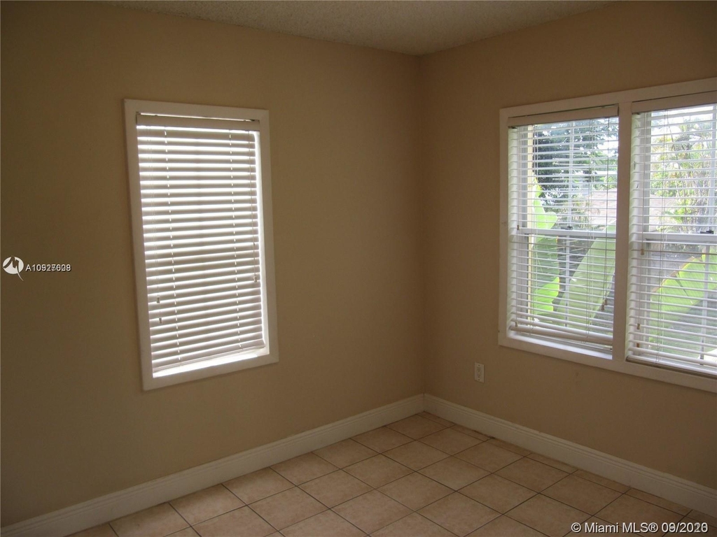 3385 Franklin Ave - Photo 10