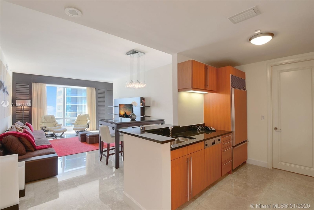 1425 Brickell Ave - Photo 3