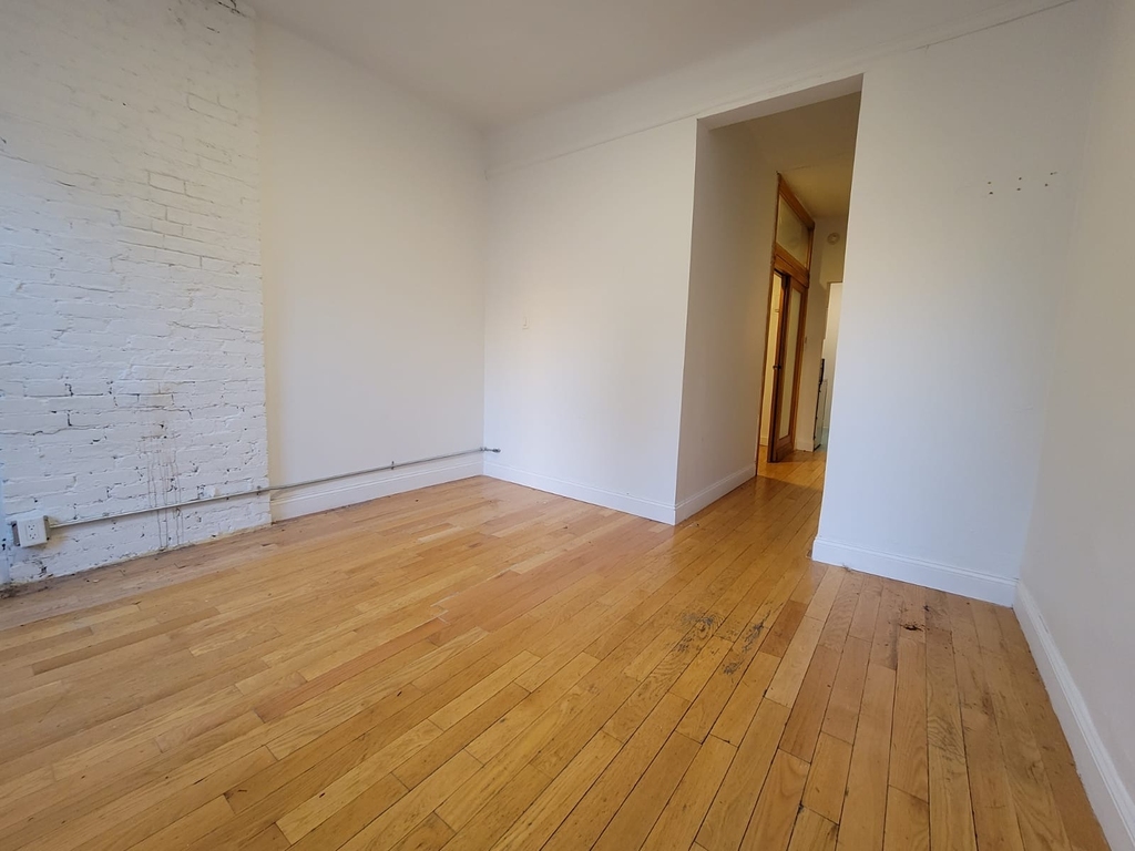 527 East 12th Street - Photo 1