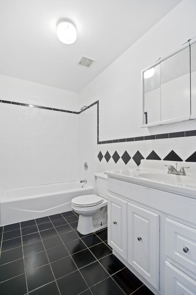 540 West 52nd Street - Photo 4