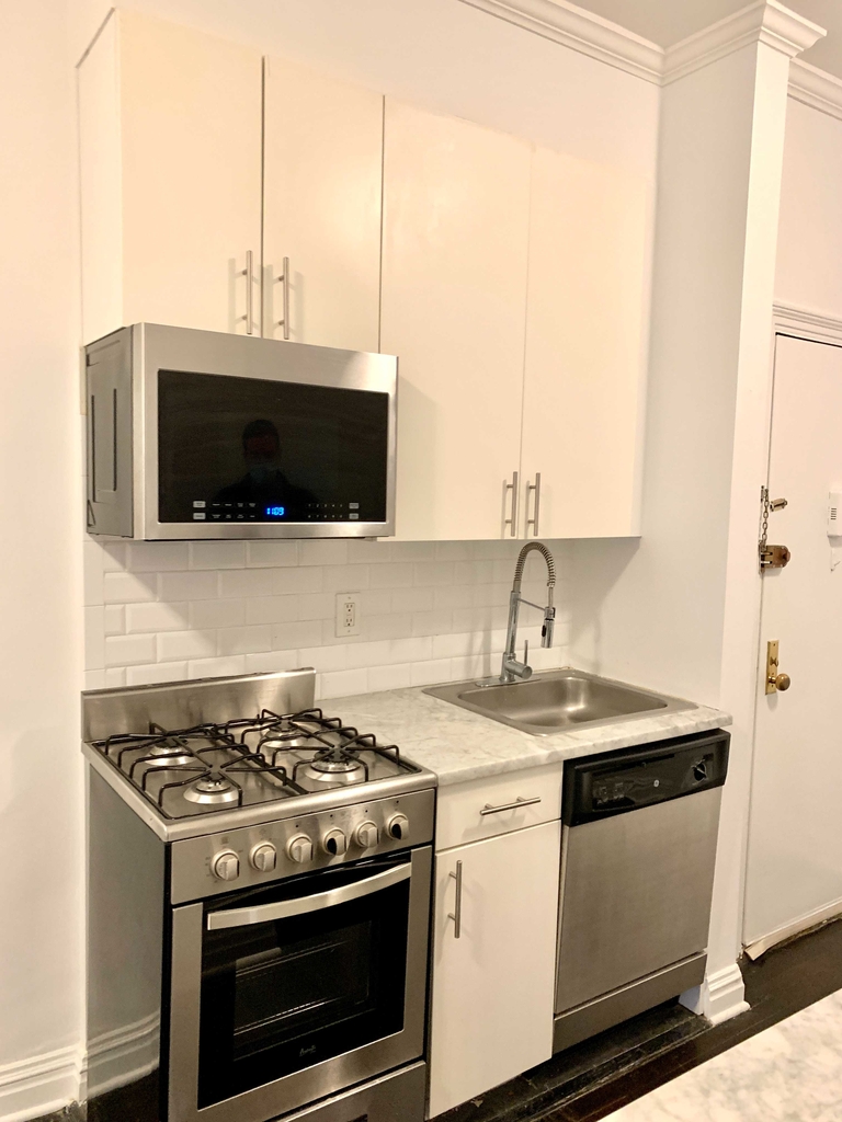 28 West 26th Street - Photo 1