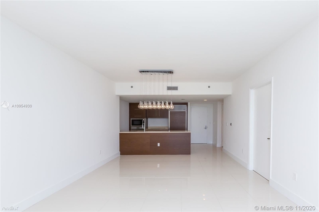 465 Brickell Ave Apt 5304 - Photo 2