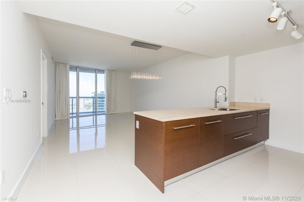 465 Brickell Ave Apt 5304 - Photo 5