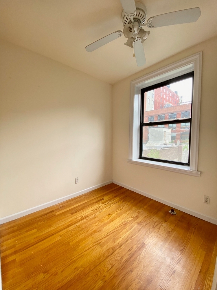 264 West 19th Street - Photo 4