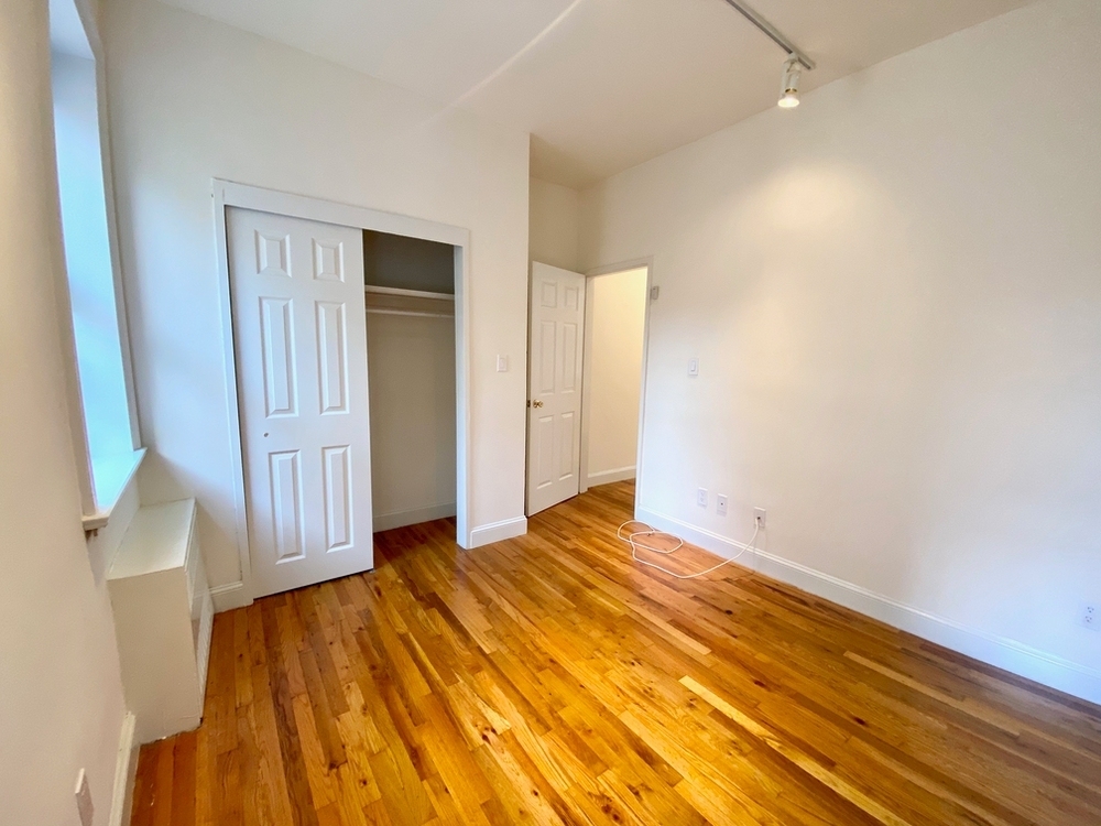 233 East 12th Street - Photo 7