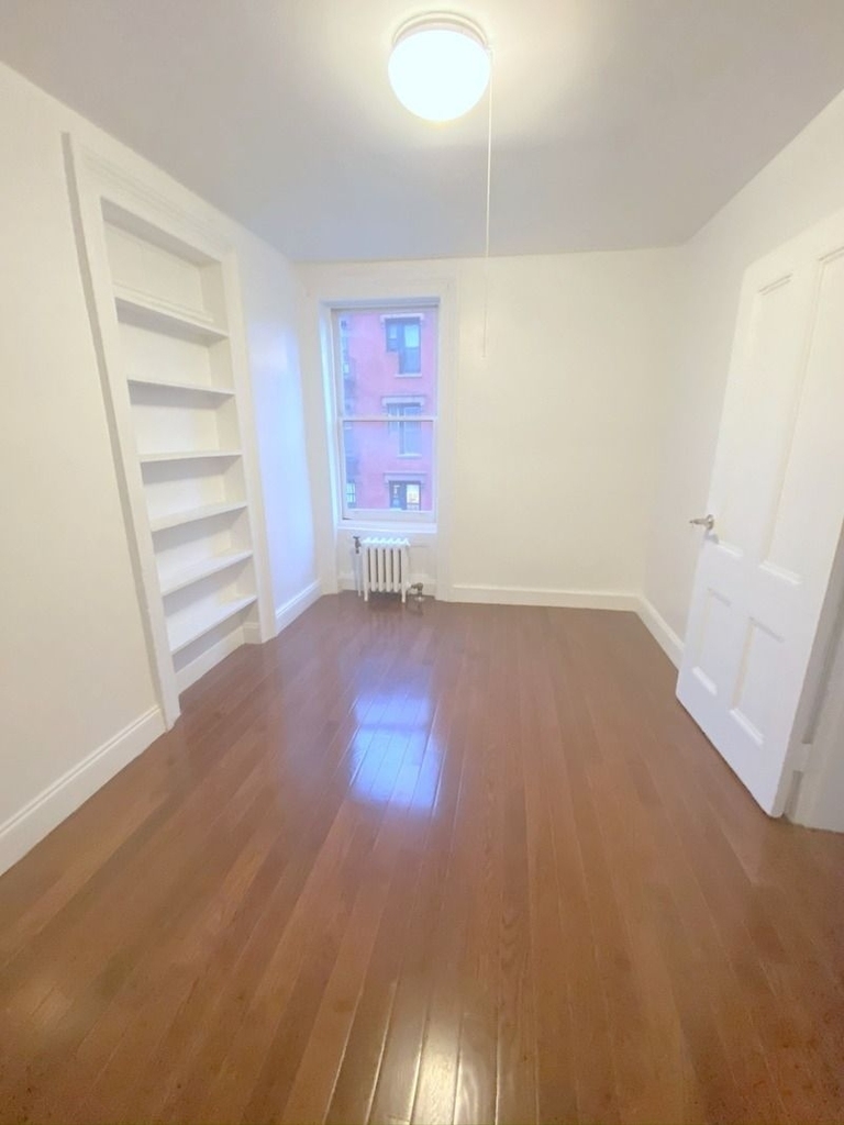 286 West 11th Street - Photo 5