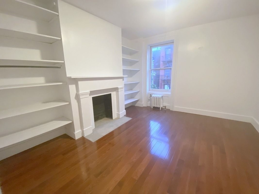 286 West 11th Street - Photo 4