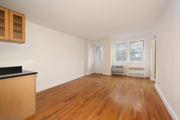 77 West 15th Street - Photo 1