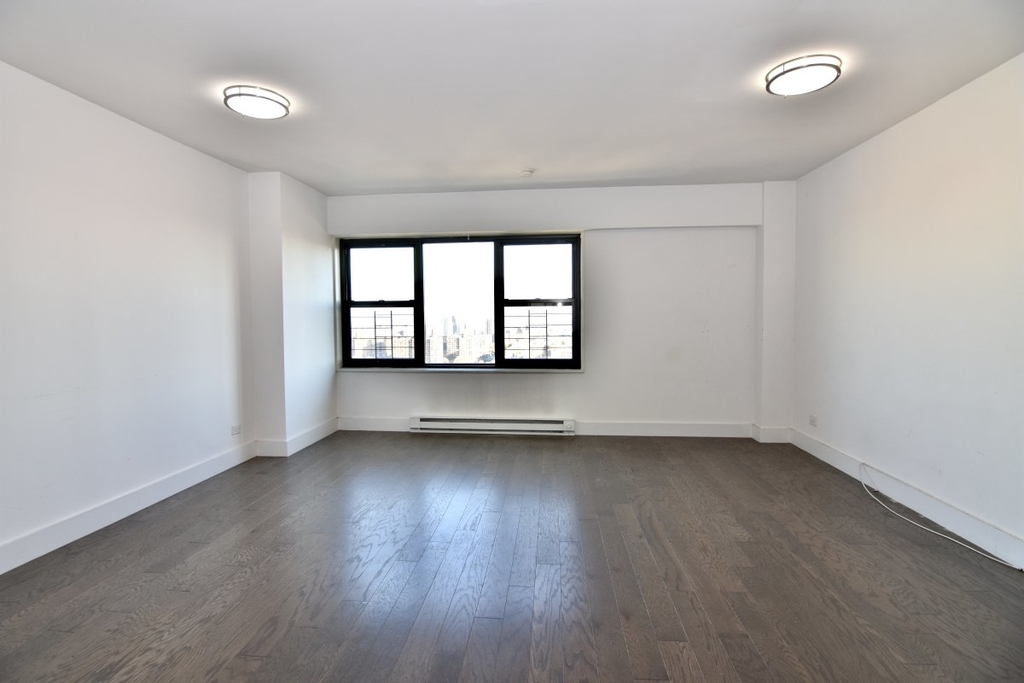 410 St Nicholas Ave - Photo 3