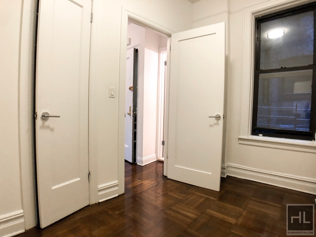 East 88 Street - Photo 9