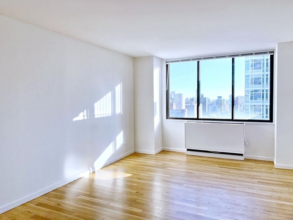 200 East 33rd Street - Photo 3