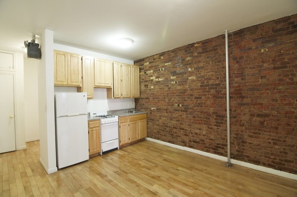 189 West 10th Street - Photo 3