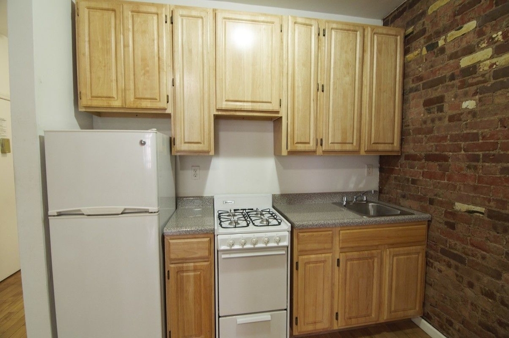 189 West 10th Street - Photo 4