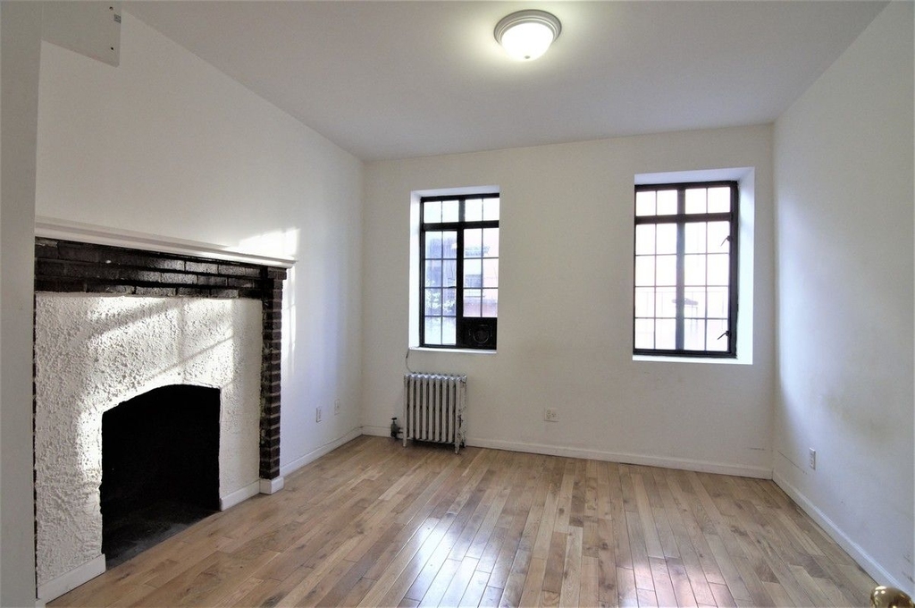 189 West 10th Street - Photo 1