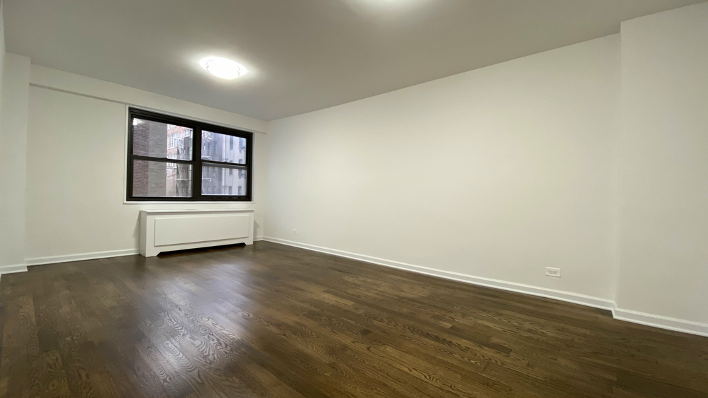 145 East 16th Street - Photo 1