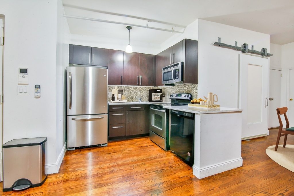 147 Grand Street - SoHo - Photo 2