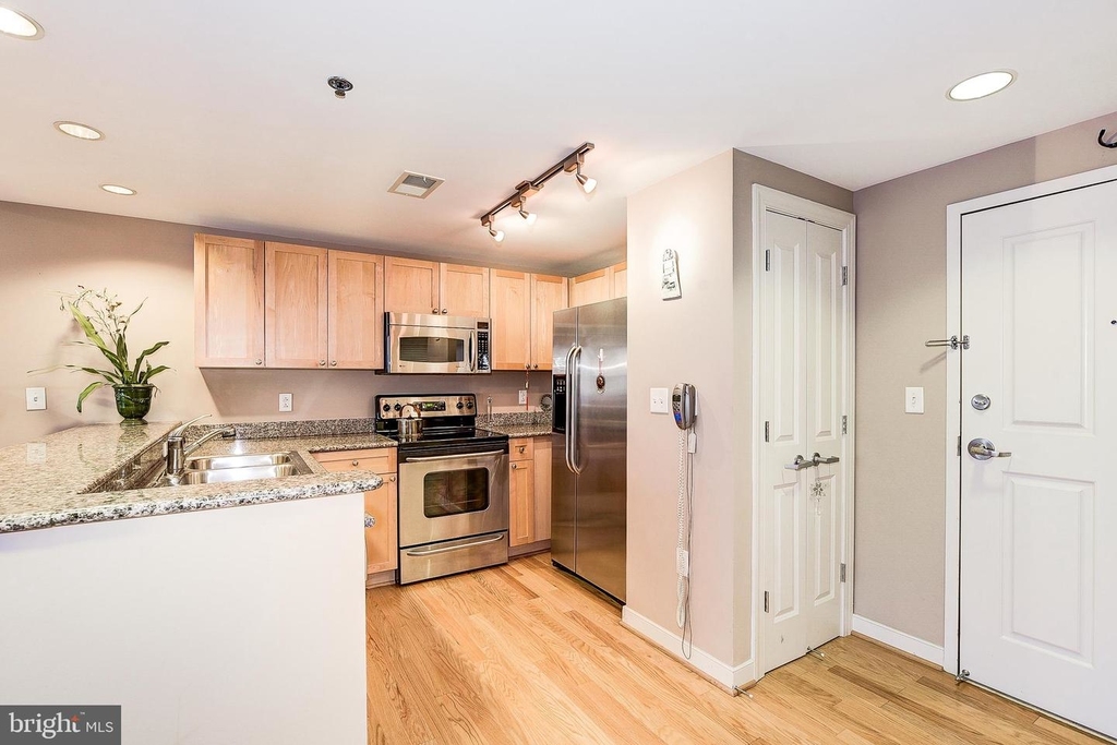 777 7th St Nw #620 - Photo 4