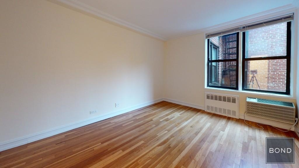 305 West 13th Street - Photo 1