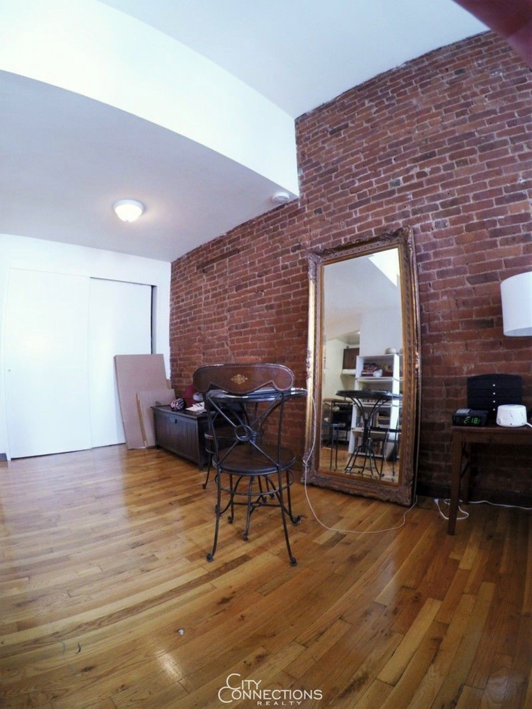 112 W 71st St - Photo 2