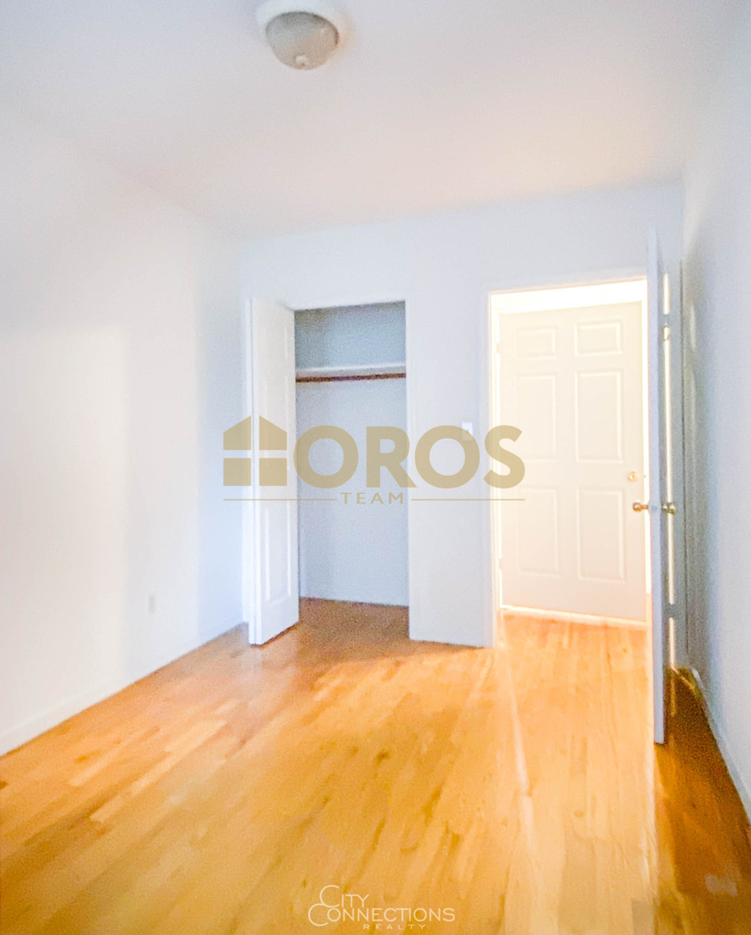 539 East 6th Street - Photo 4