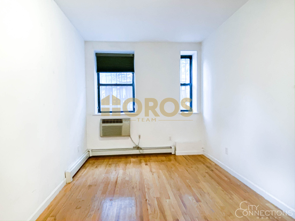 539 East 6th Street - Photo 2