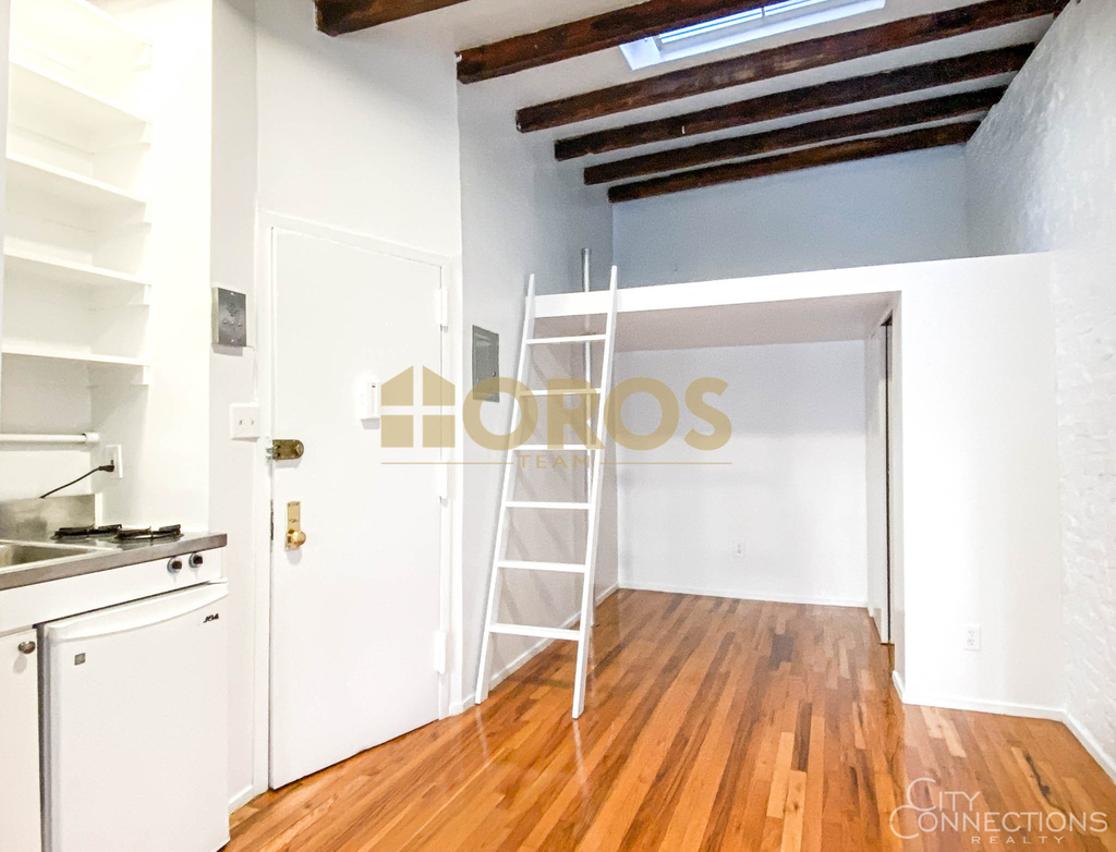 531 East 13th Street - Photo 2