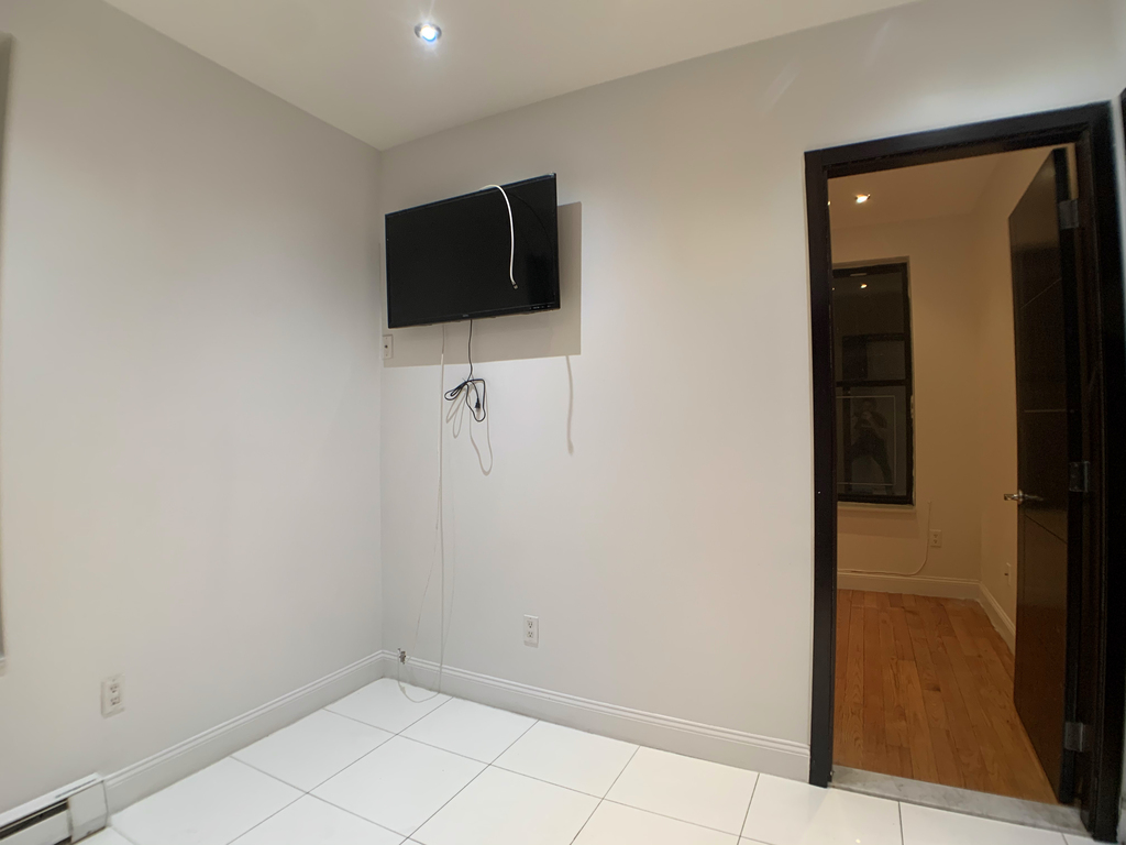 932 Amsterdam Avenue - Photo 2