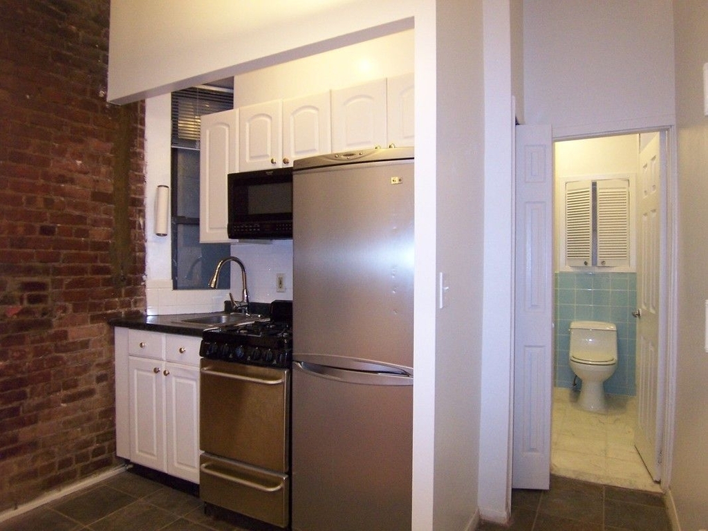 515 West 46th Street - Photo 2