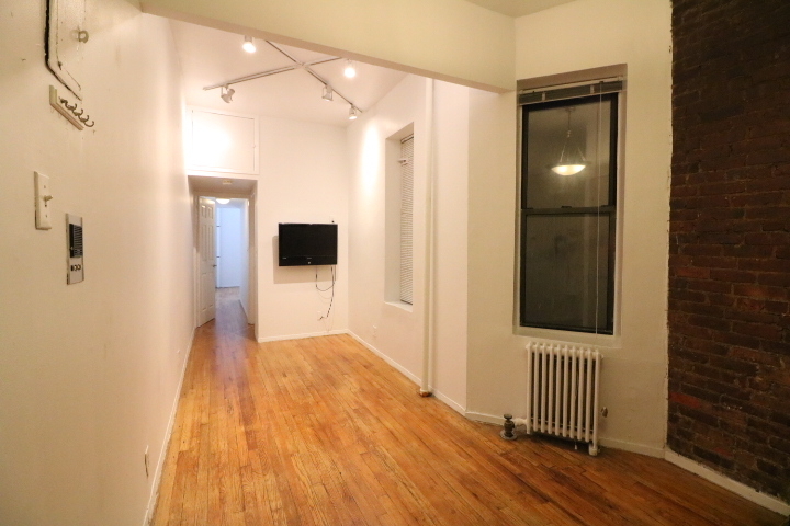 515 West 46th Street - Photo 1