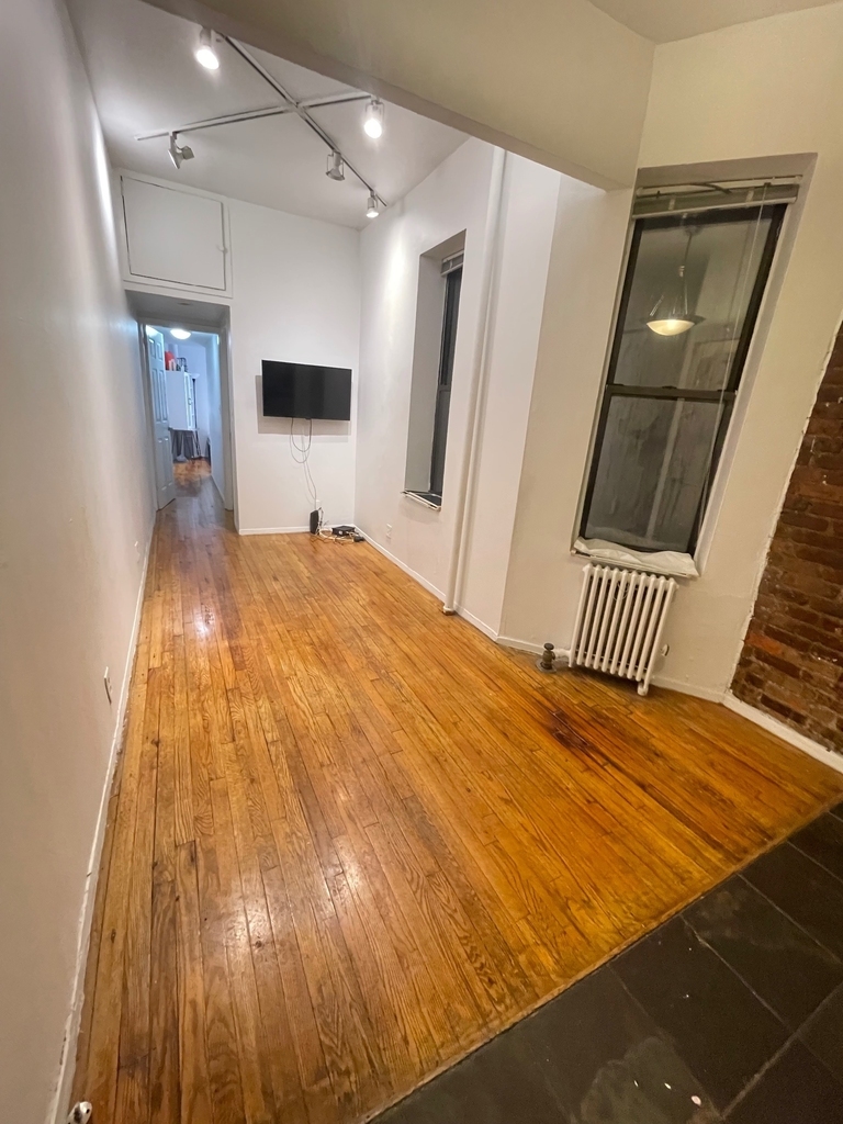 515 West 46th Street - Photo 8