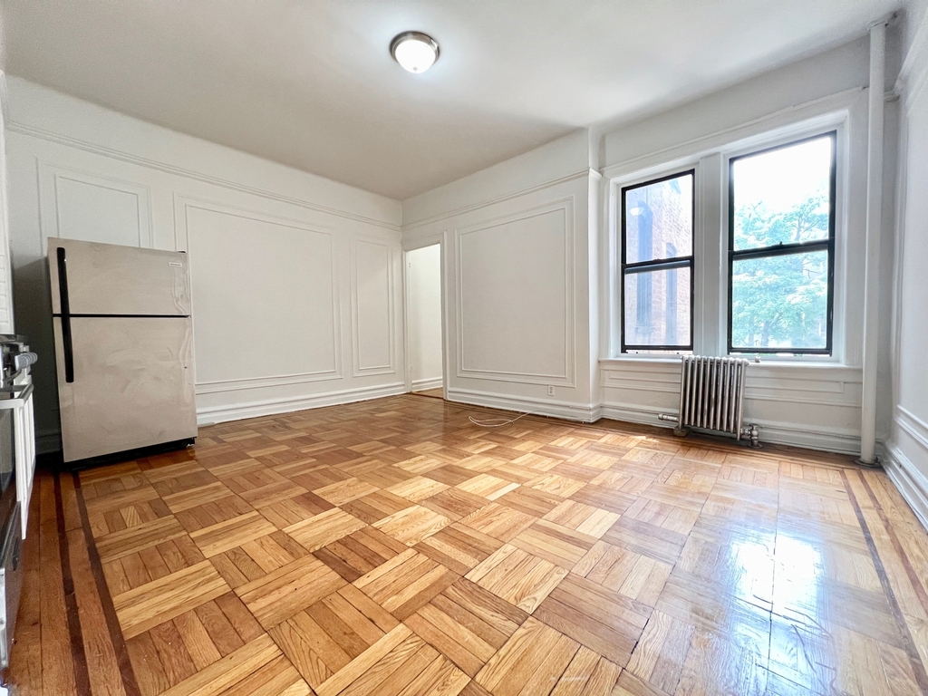 160 Fenimore Street - Photo 2