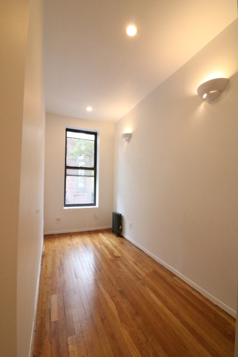 442 West 45th Street - Photo 3